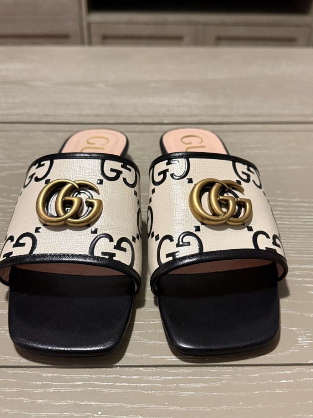 Gucci Cream & Black GG Logo Leather Slide Mules with Gold Double G - Picture 10 of 17